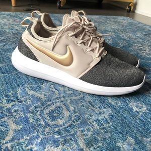 WOMEN'S NIKE ROSHE TWO KNIT CASUAL SHOES